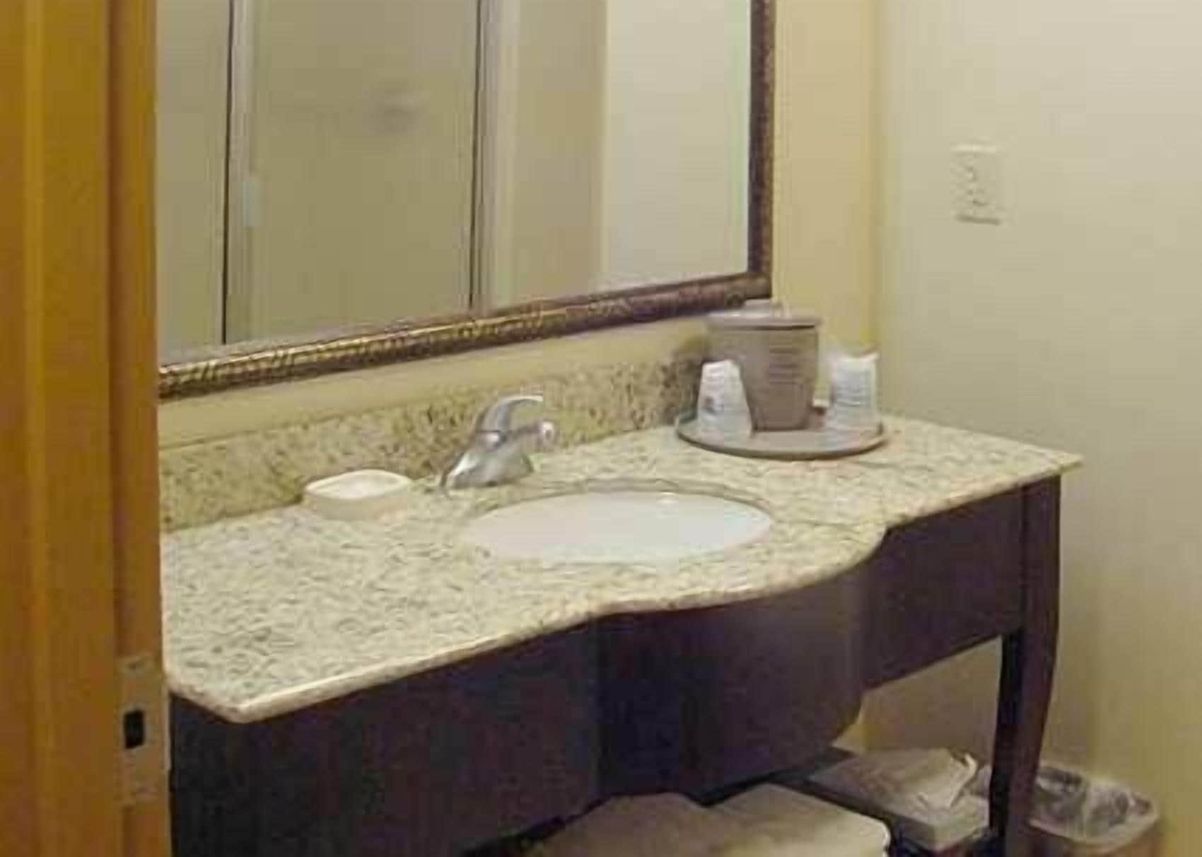 Hampton Inn & Suites Fredericksburg Ngoại thất bức ảnh