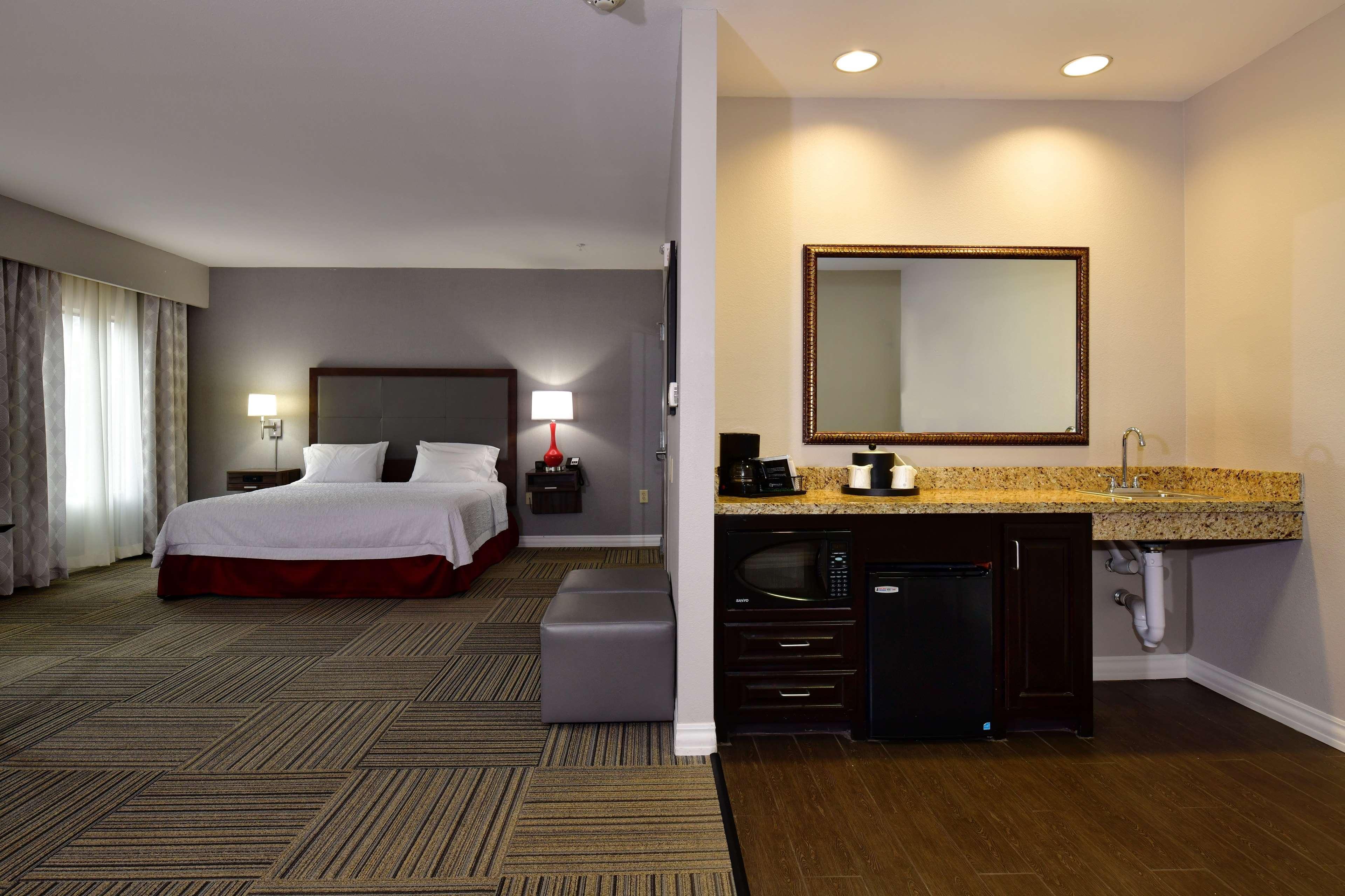Hampton Inn & Suites Fredericksburg Ngoại thất bức ảnh