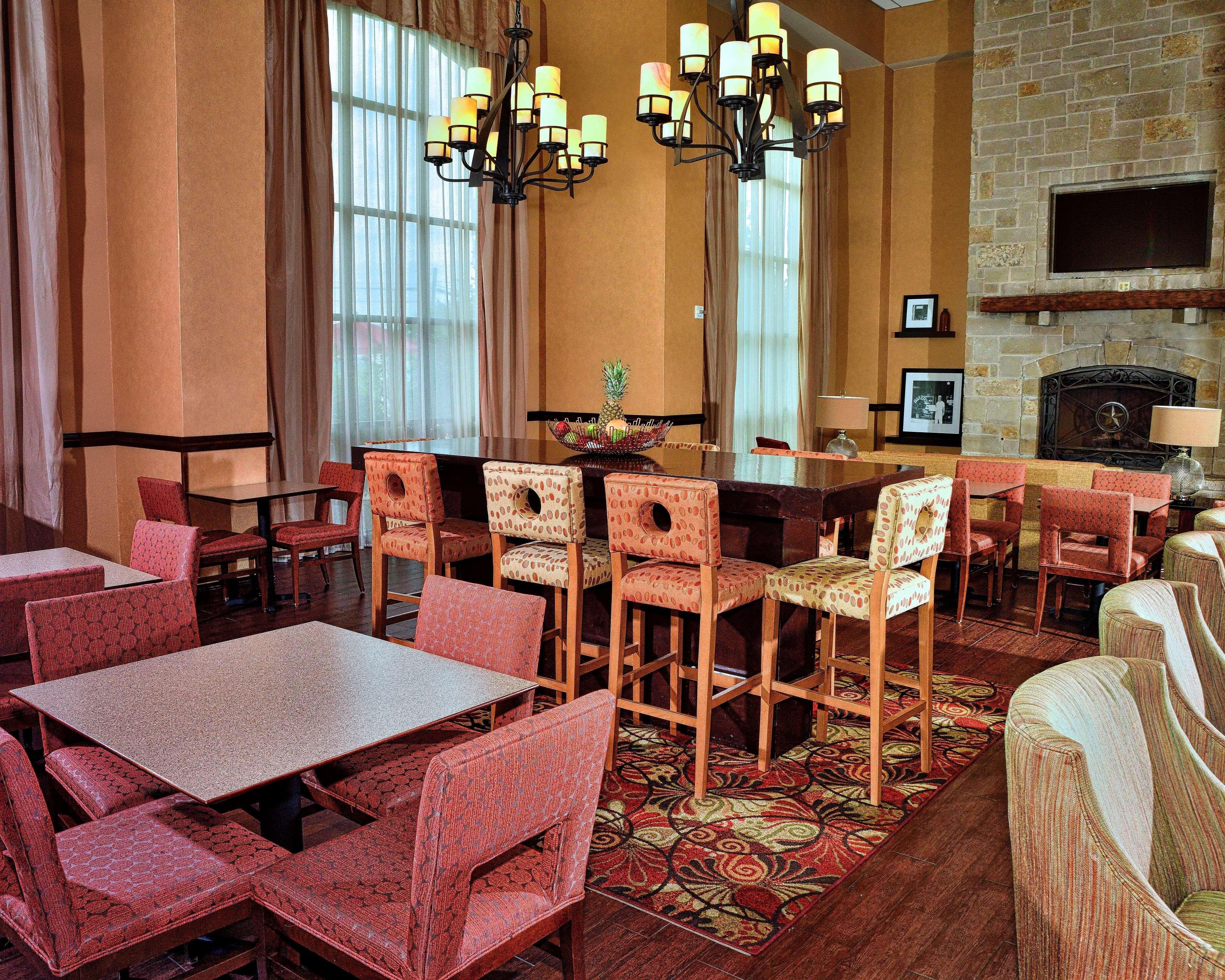 Hampton Inn & Suites Fredericksburg Ngoại thất bức ảnh