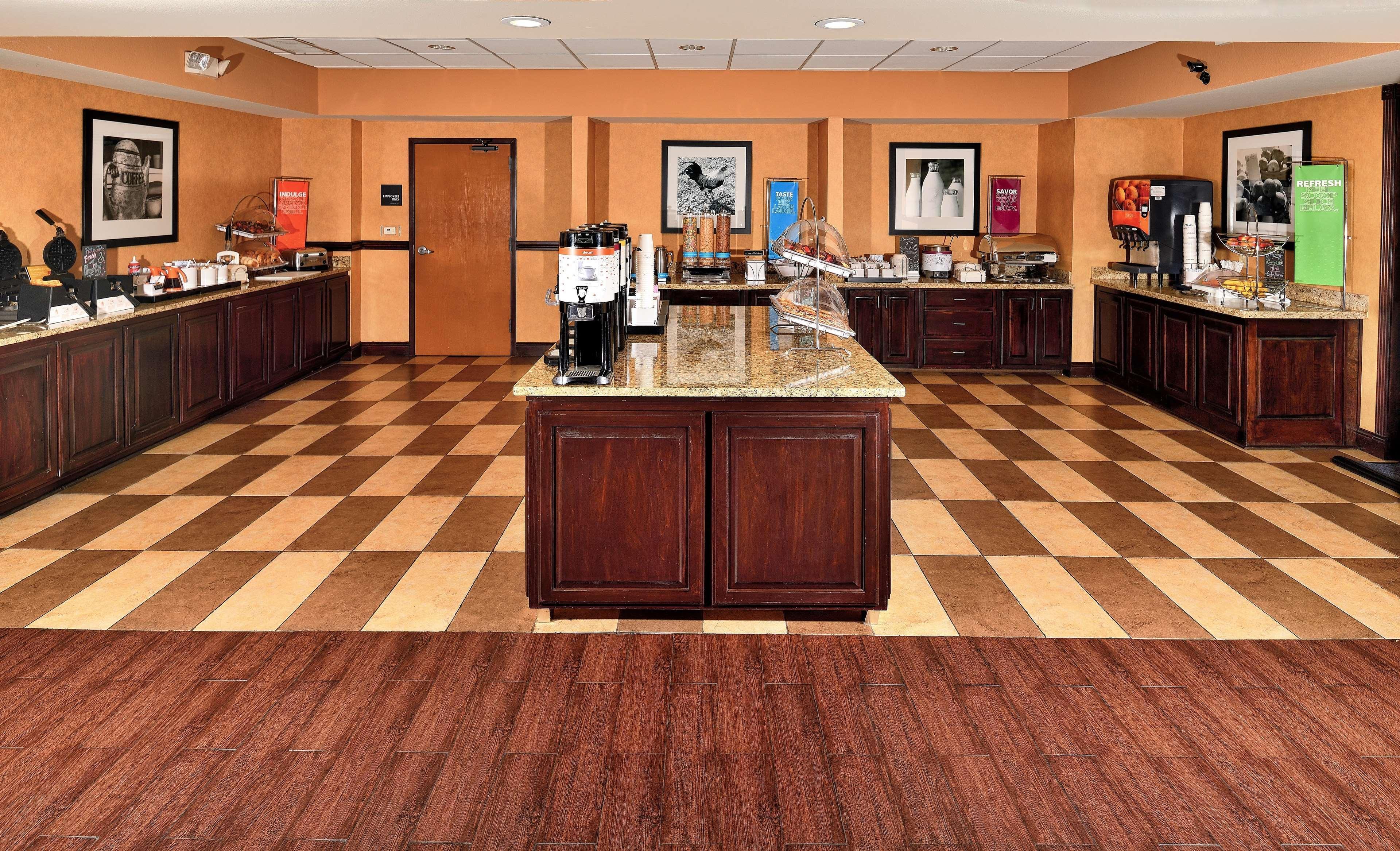 Hampton Inn & Suites Fredericksburg Ngoại thất bức ảnh