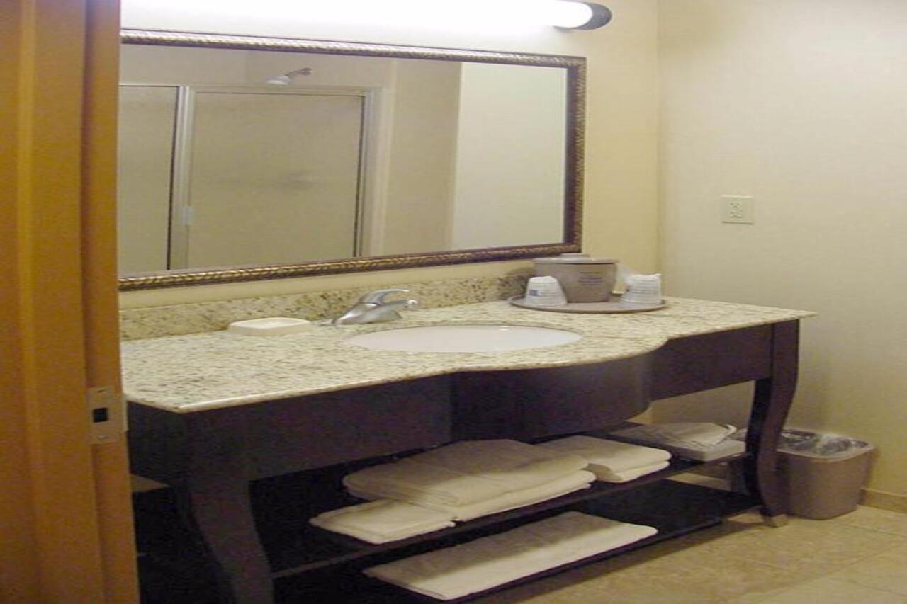 Hampton Inn & Suites Fredericksburg Ngoại thất bức ảnh