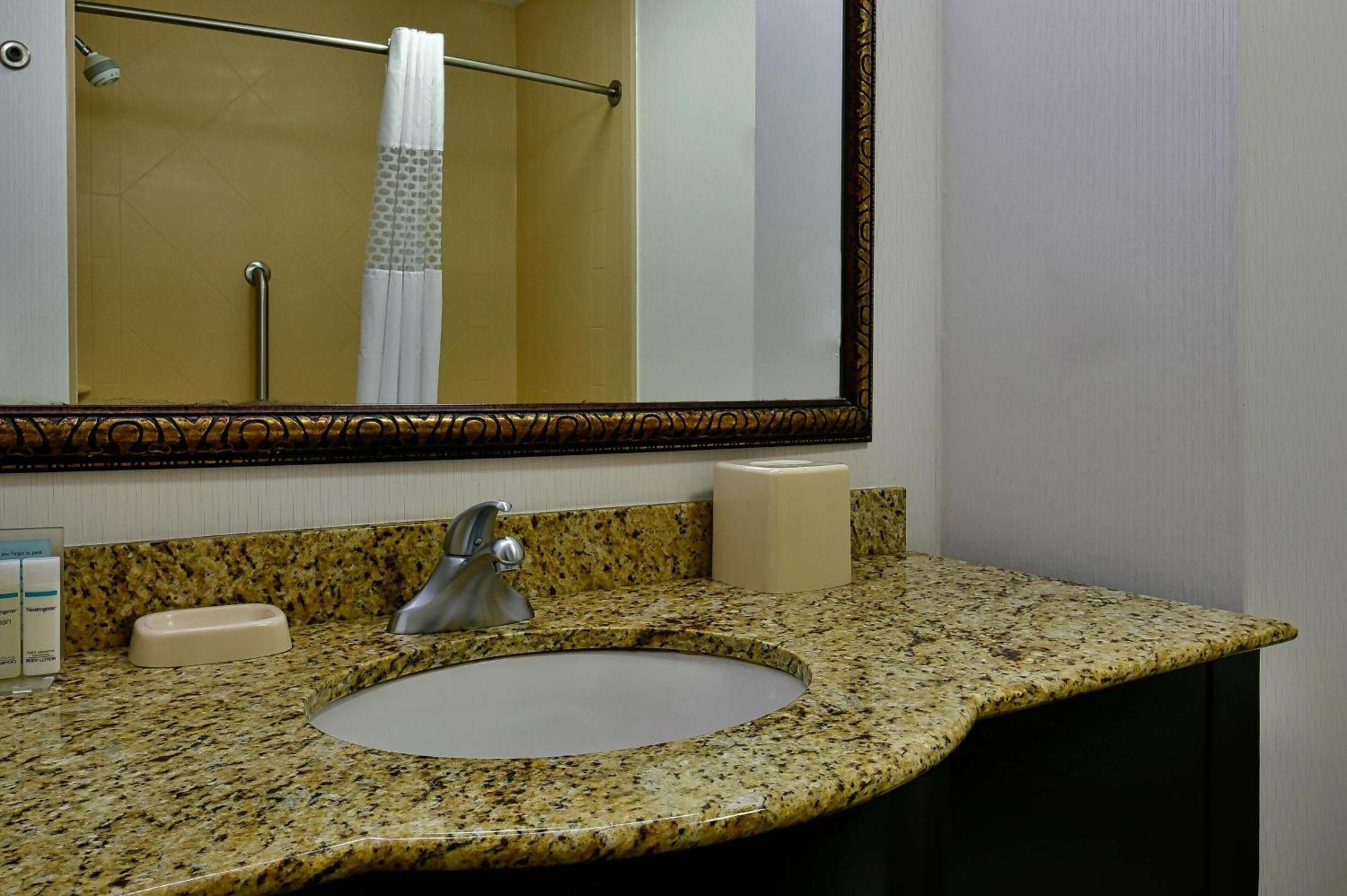 Hampton Inn & Suites Fredericksburg Ngoại thất bức ảnh
